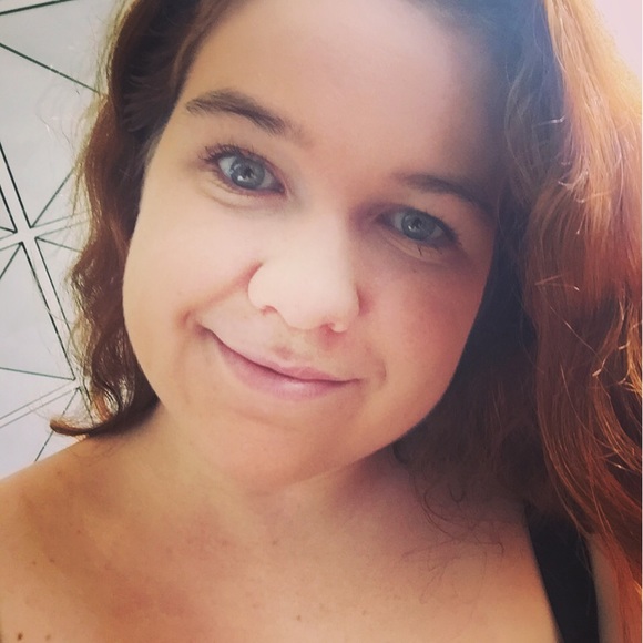 Meet your Posher, Kat - Picture 3 of 8